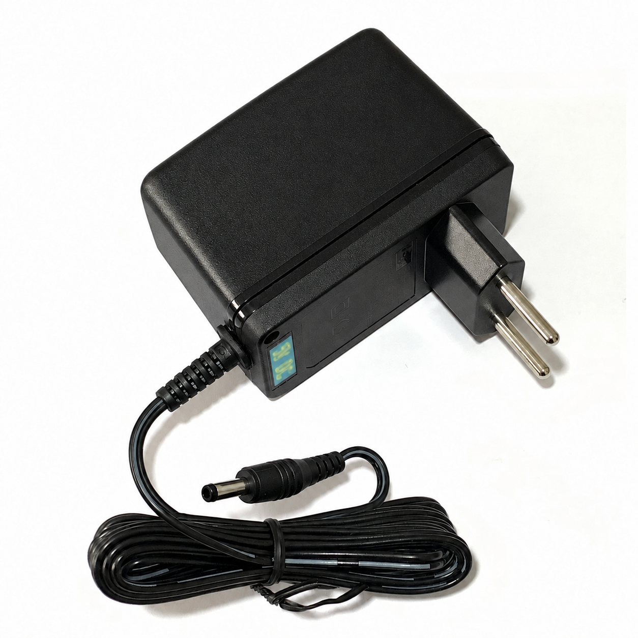 Fonte de alimentação preta com cabo e conector DC reto